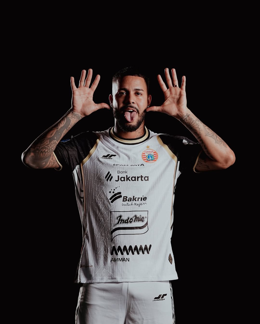 Pemain anyar Persija Jakarta, Emaxwell Souza. Foto: Instagram/emaxwellsouza95