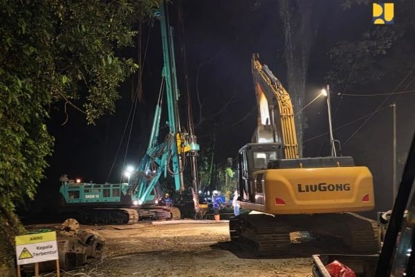 Jalur strategis penghubung Jember-Banyuwangi resmi ditutup total selama dua bulan mulai 24 Juli hingga 24 September 2025. Foto: Dok. Kementerian PU