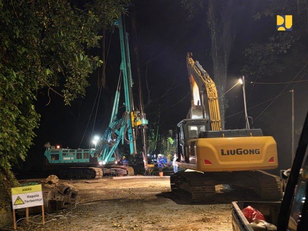Jalur strategis penghubung Jember-Banyuwangi resmi ditutup total selama dua bulan mulai 24 Juli hingga 24 September 2025. Foto: Dok. Kementerian PU
