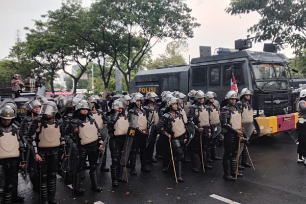 Sabhara Polri sedang bersiap. Foto:[(GPriority/Rizqi Juned)