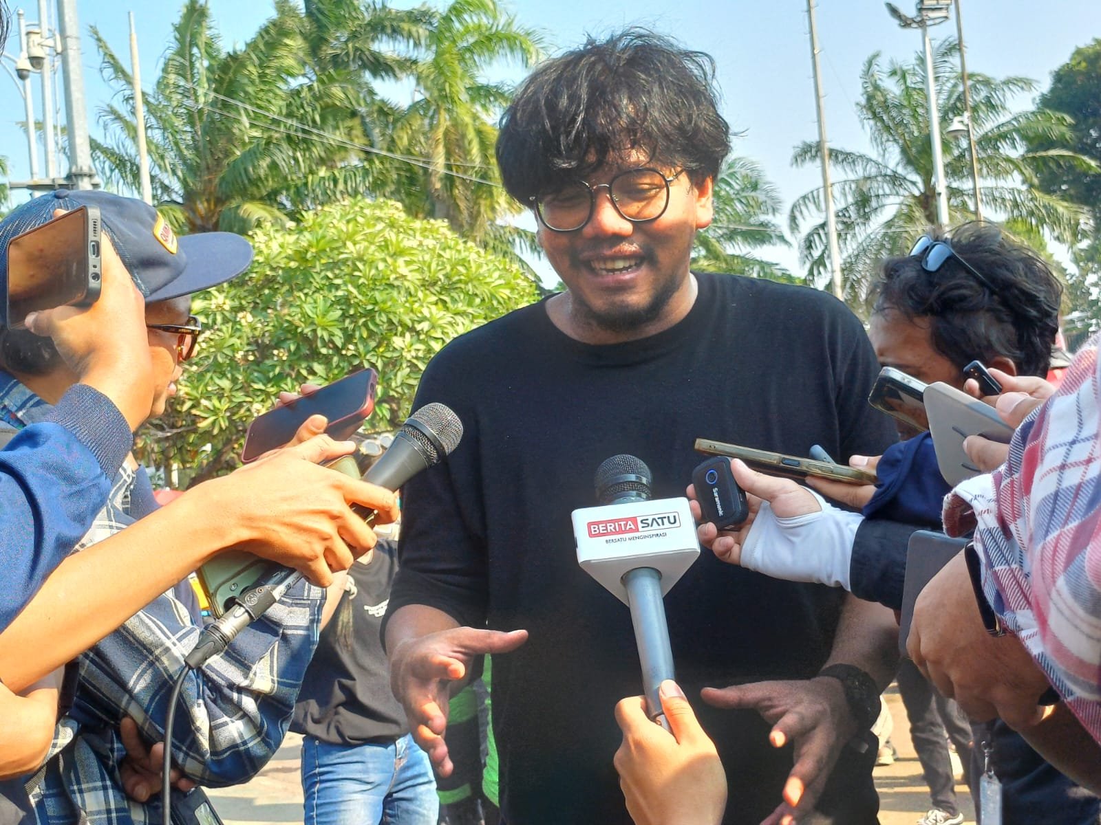 Konten kreator, Ferry Irwandi saat ditemui di Gedung DPR, Senayan, Jakarta, Senin (1/9). Foto: GPriority/Dimas A Putra