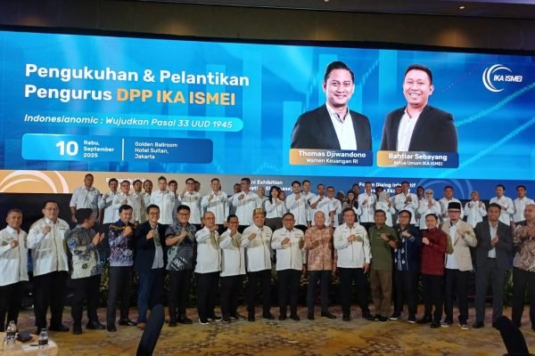 Dewan Pimpinan Pusat, Ikatan Keluarga Alumni Ikatan Senat Mahasiswa Ekonomi Indonesia (IKA ISMEI) periode 2025-2030 resmi dilantik pada Rabu (10/9). Foto: GPriority/Dimas A Putra