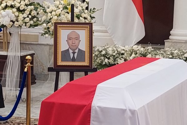 Jenazah almarhum Zetro Leonardo Purba di Gedung Pancasila, Kementerian Luar Negeri, Senin (11/9)/Foto : GPriority (Nindya Farhah Azzahrah)