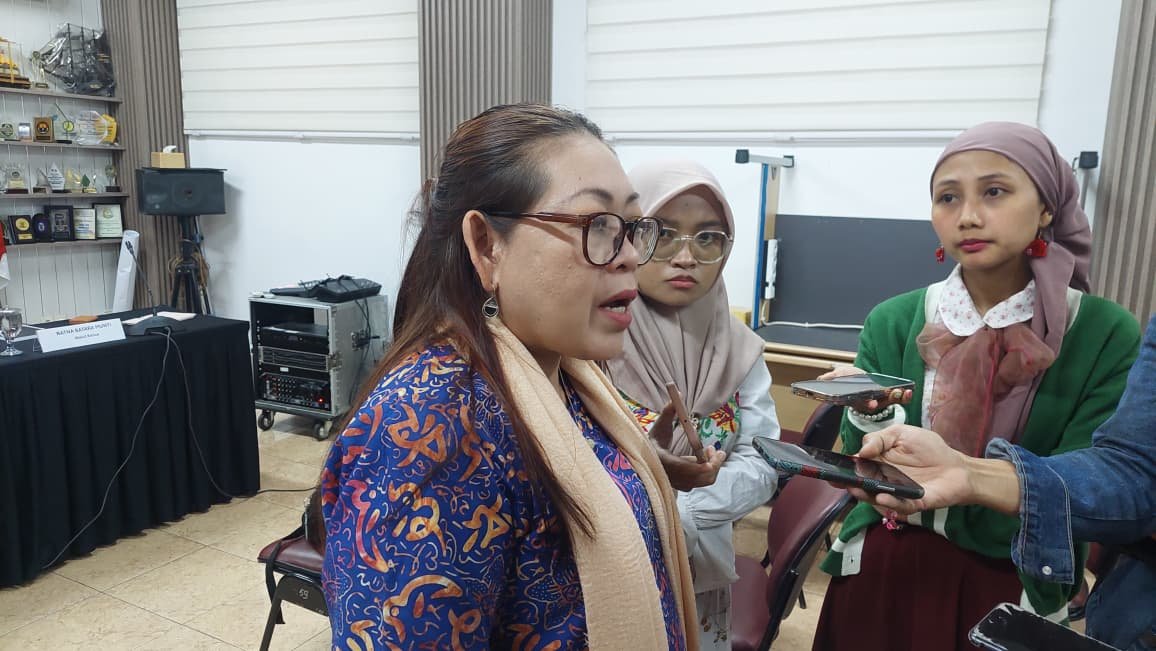 Ratna Batara Munti, Wakil Ketua Komnas Perempuan saat dimintai keterangan di Kantor Komnas Perempuan, Jumat (12/9)/Foto : GPriority (Nindya Farhah Azzahrah)
