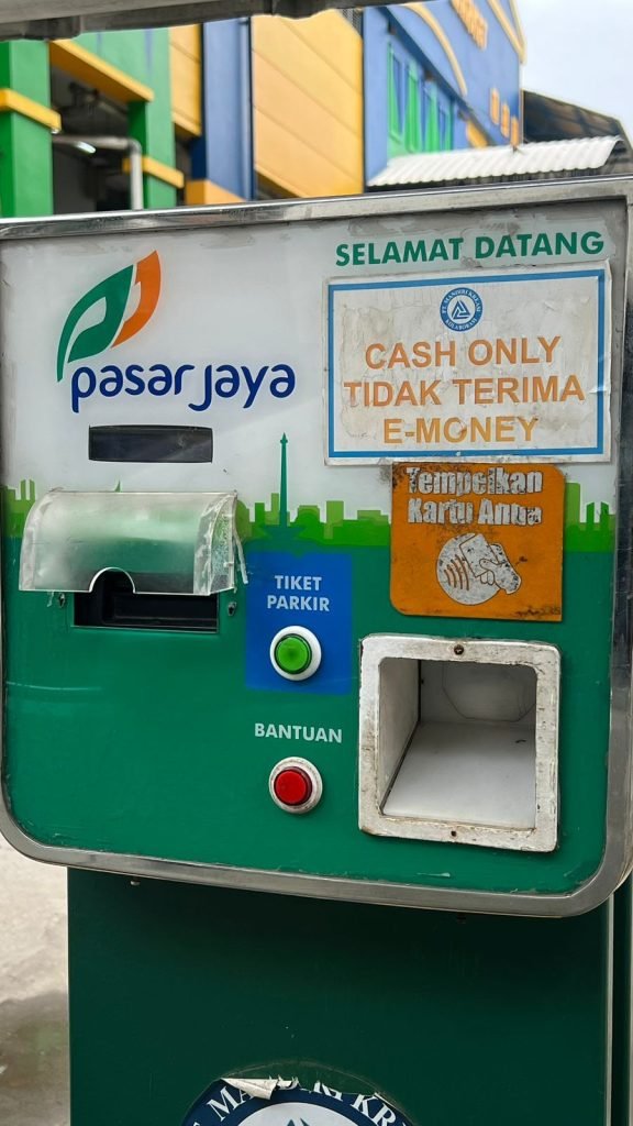 Gate-system parkir di Pasar Jaya/Foto Fraksi PSI