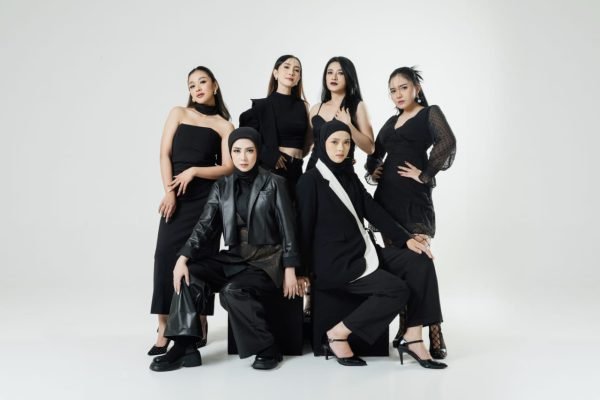 Girl grup pop legendaris Indonesia, Super Girlies, resmi merilis ulang lagu ikonik mereka “Aw Aw Aw” pada (5/9) lalu. Foto: istimewa