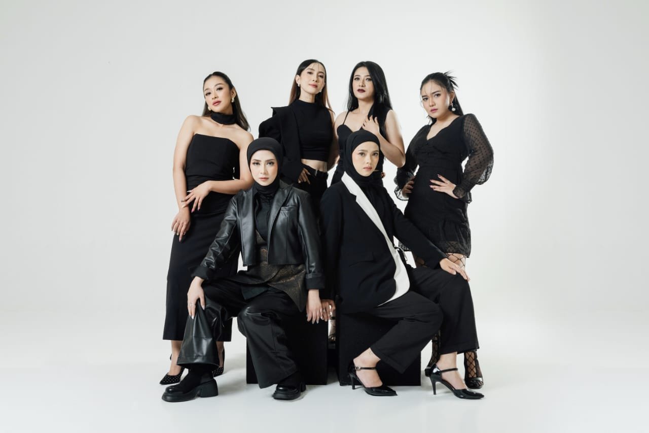 Girl grup pop legendaris Indonesia, Super Girlies, resmi merilis ulang lagu ikonik mereka “Aw Aw Aw” pada (5/9) lalu. Foto: istimewa