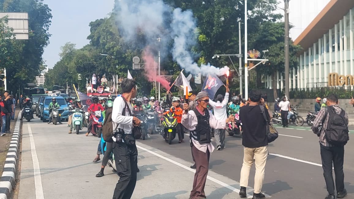 Ilustrasi aksi demo ojol yang terjadi di Jakarta beberapa waktu lalu/Foto : GPriority (Nindya Farhah Azzahrah)