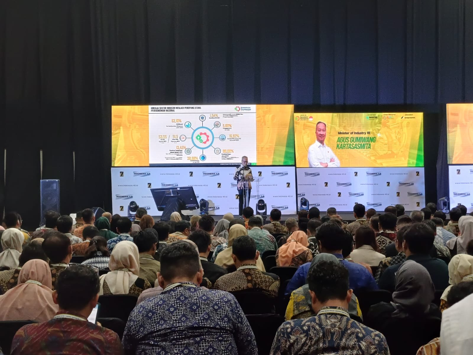 Menteri Perindustrian (Menperin) Agus Gumiwang Kartasasmita dalam acara Indonesia 4.0 Conference Expo 2025 di Jakarta International Convention Center (JICC), Senayan, Jakarta pada Rabu (17/9). Foto: GPriority/Dimas A Putra