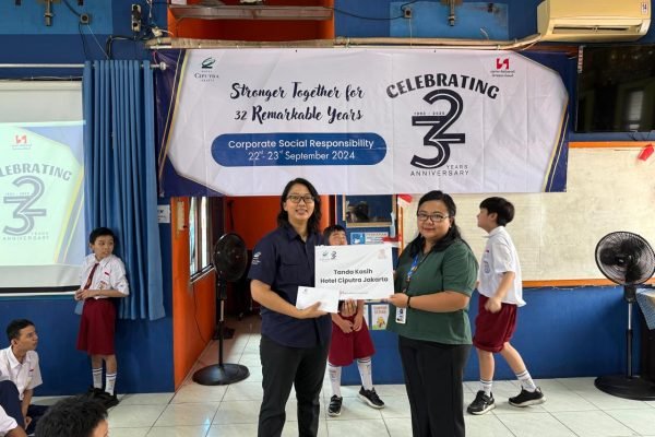 Hotel Ciputra Jakarta saat merayakan CSR di LSB Kasih Bunda / Foto : Dok. Hotel Ciputra Jakarta