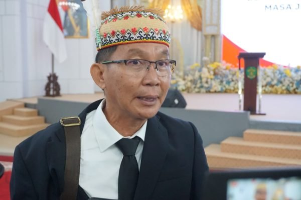 Kadiskominfostandi Mahulu, Markus Wan ditemui usai pelantikan Bupati dan Wakil Bupati Mahulu di Samarinda, Selasa (23/9). Foto: GPriority/Dimas A Putra