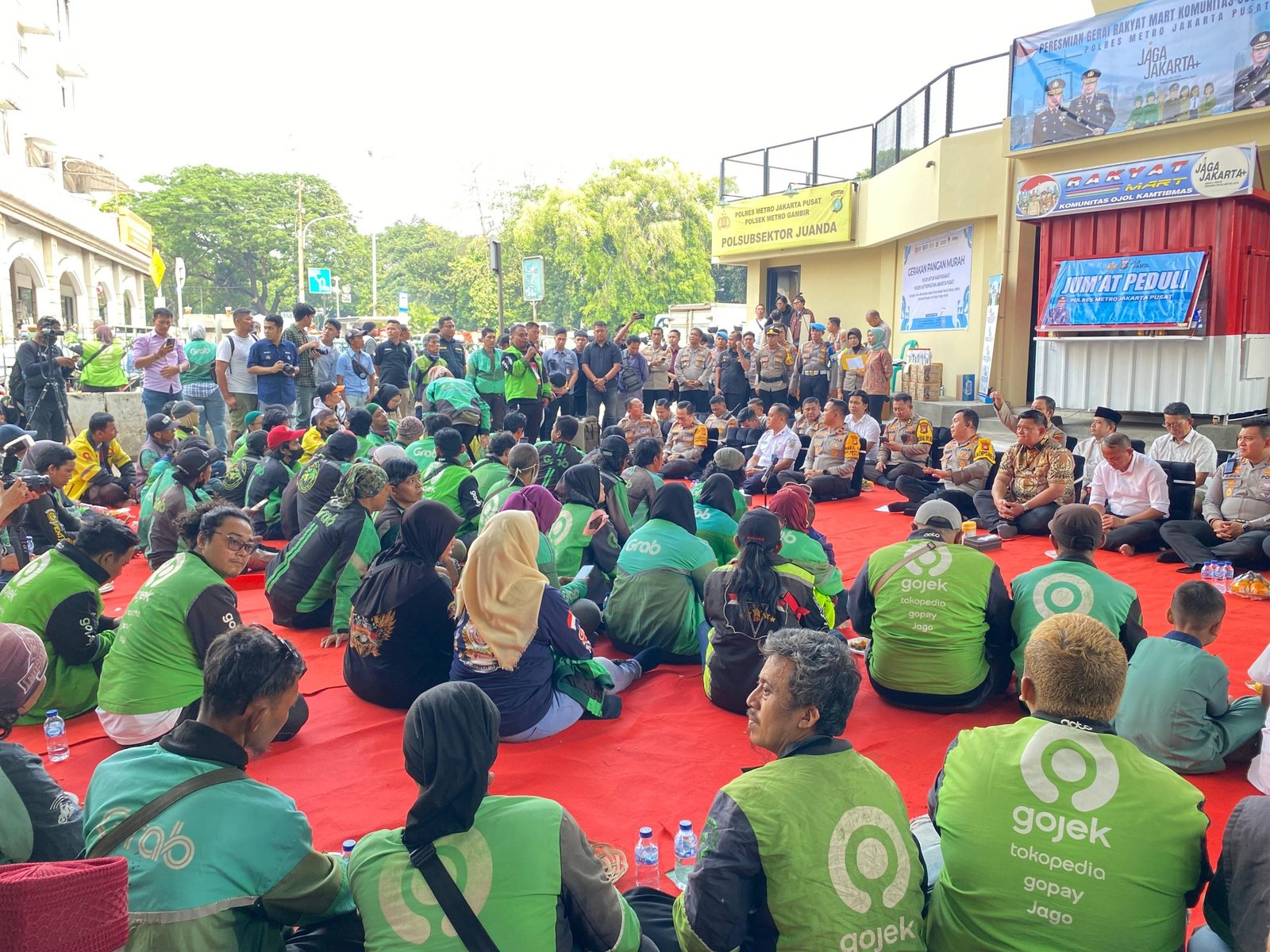 Polda Metro Jaya gelar Bakti Jumat Peduli sekaligus Peresmian Rakyat Mart/Foto Fifi Abdurahman
