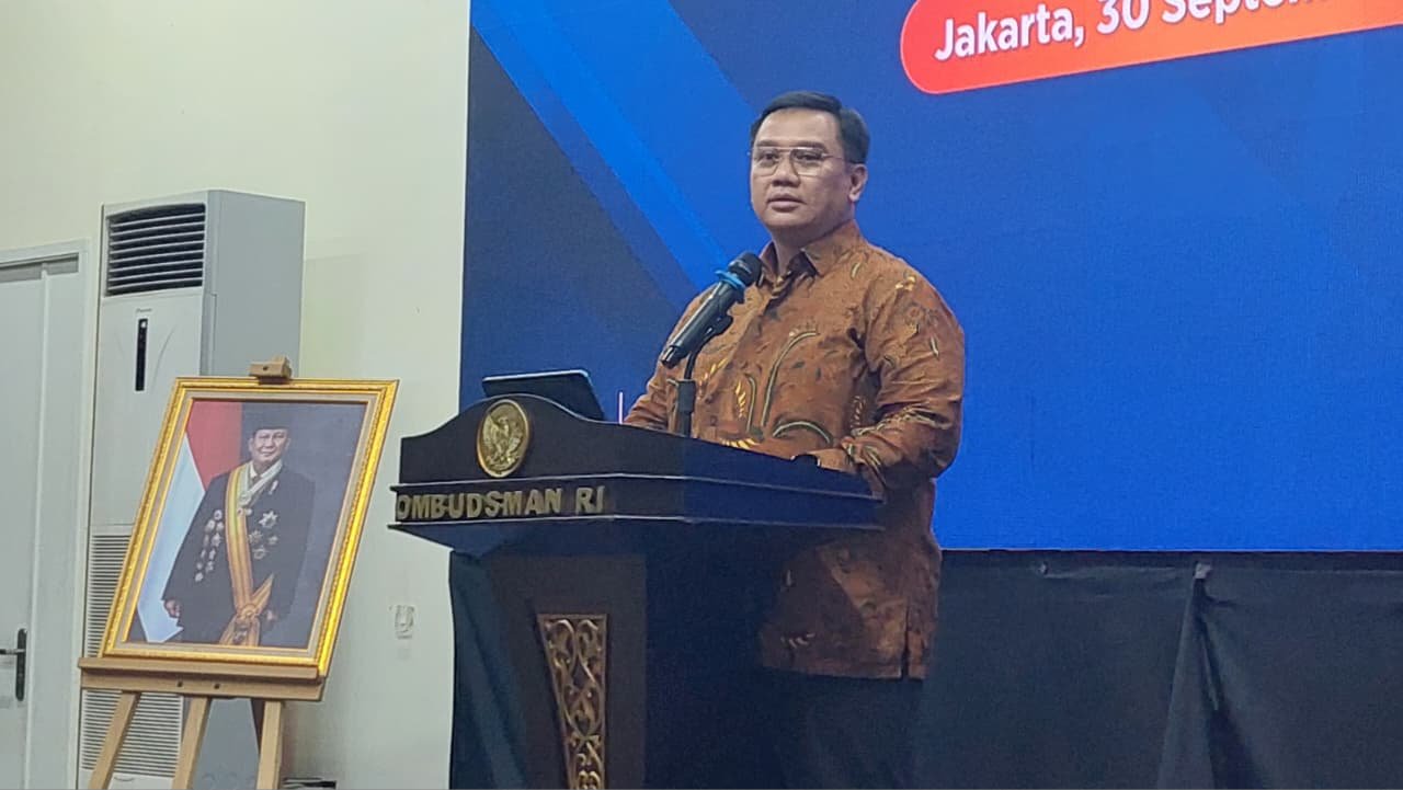 Anggota Ombudsman RI, Yeka Hendra Fatika, menemukan 8 masalah dalam penyelenggaraan program MBG, yang disampaikannya pada konferensi pers di Gedung Ombudsman, Selasa (30/9)/Foto : GPriority (Nindya Farhah Azzahrah)
