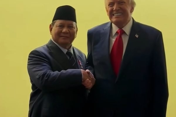 Presiden Prabowo Subianto melakukan pertemuan singkat dengan Presiden Amerika Serikat, Donald Trump di Amerika Serikat/Foto Instagram @sekretariat.kabinet