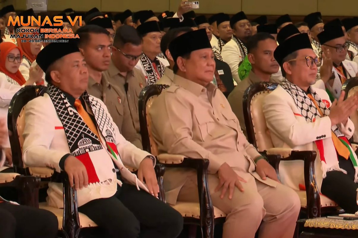 Presiden Prabowo Subianto dan jajaran PKS di munas ke VII PKS/Foto YouTube PKSTV