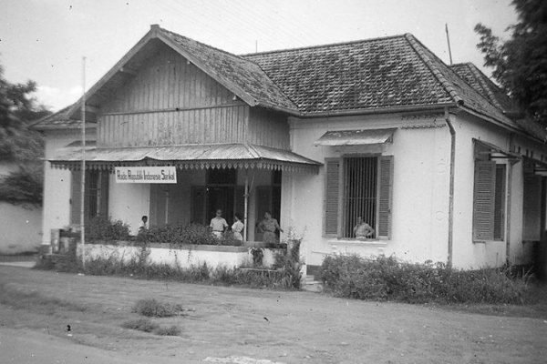 Radio Republik Indonesia Surabaya. Foto:(Dok/Pinterest)