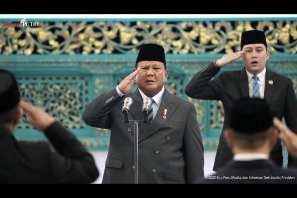 Presiden Prabowo Subianto saat melantik Kabinet Merah Putih di Istana Negara, Senin (8/9). Foto: Tangkapan Layar Youtube/Sekretariat Presiden