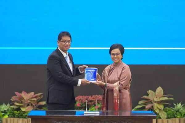Sri Mulyani serahkan jabatan Menteri Keuangan ke Purbaya Yudhi Sadewa/Foto Tangkapan Layar YouTube Kementerian Keuangan