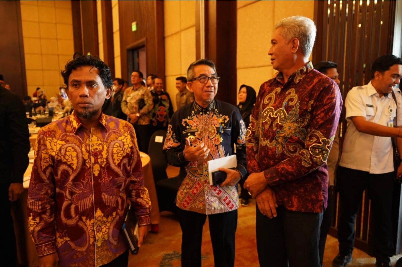 Bupati Kutim, Ardiansyah Sulaiman (tengah) bersama Ketua DPRD Kutim, Jimmi dan Sekda Kutim Rizali Hadi di Rakor Pemberantasan Korupsi 2025 Kaltim, Rabu (10/9). Foto: dok.Pemkab Kutim