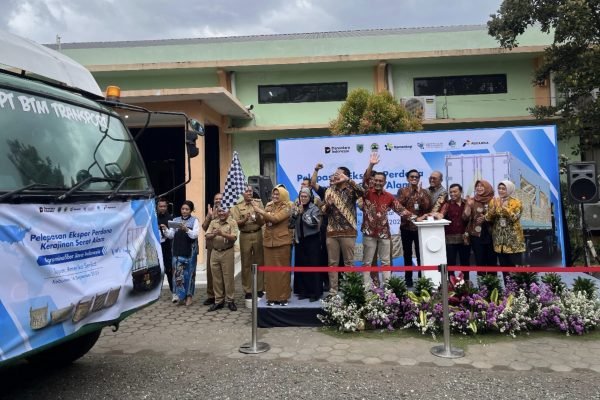Kemendag melepas ekspor perdana sebanyak 9.000 produk dengan nilai mencapai USD 57.200 atau sekitar Rp937 juta asal Kebumen, Jawa Tengah ke Amerika Serikat (AS). Foto: dok.Kemendag