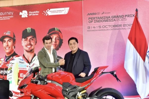 Menteri Pemuda dan Olahraga (Menpora), Erick Thohir saat konferensi pers MotoGP Indonesia 2025 di Auditorium Kemenpora, Jakarta, Senin (29/9). Foto: dok.Kemenpora