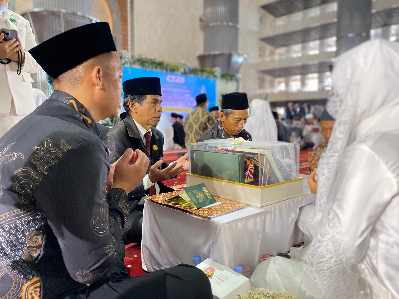 Momen ijab kabul pada acara nikah massal tahun 2025 di Masjid Istiqlal/Foto : Dok Fifi Abdurahman