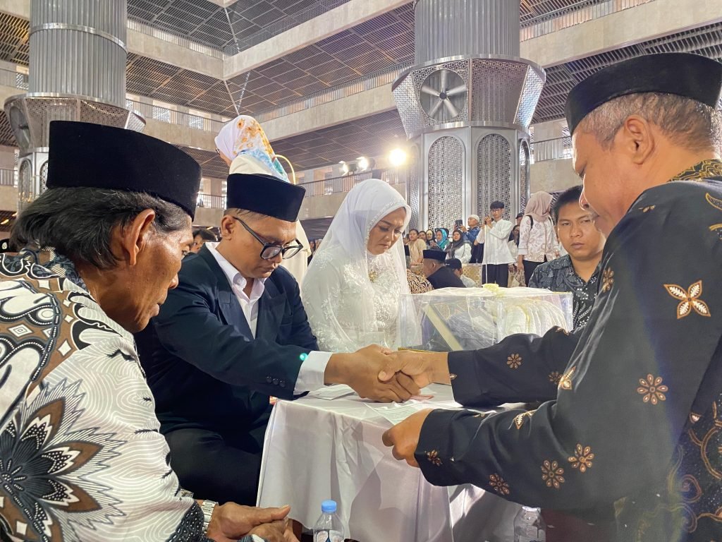 Momen ijab kabul pada acara nikah massal tahun 2025 di Masjid Istiqlal/Foto : Dok Fifi Abdurahman