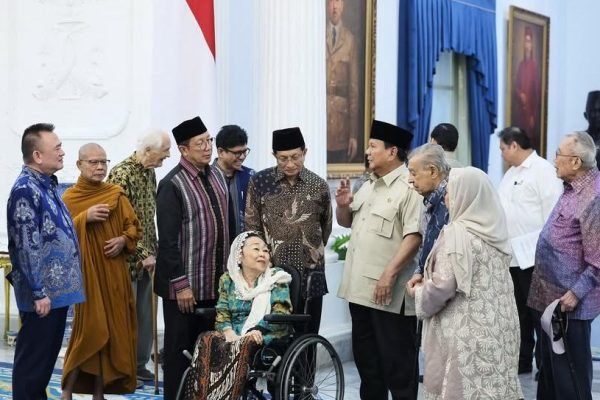 Para tokoh lintas agama yang tergabung dalam Gerakan Nurani Bangsa bertemu Presiden Prabowo Subianto di Istana Negara/Foto Instagram @prabowo