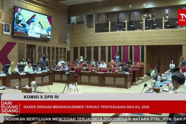 Rapat kerja Komisi X DPR RI bersama Mendikdasmen Abdul Mu’ti di Kompleks Parlemen, Senayan, Senin (15/9/2025)/Foto Tangkapan Layat YouTube DPR RI