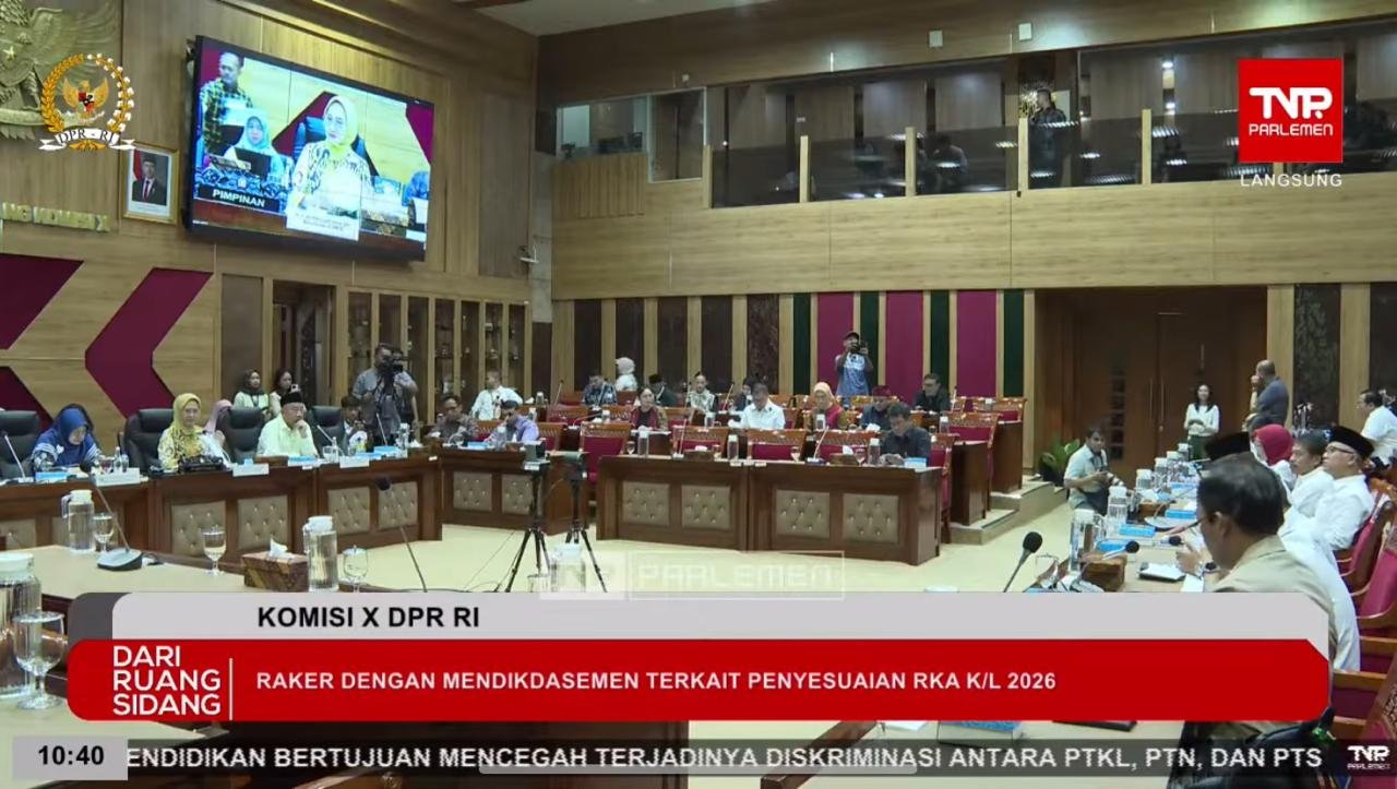 Rapat kerja Komisi X DPR RI bersama Mendikdasmen Abdul Mu’ti di Kompleks Parlemen, Senayan, Senin (15/9/2025)/Foto Tangkapan Layat YouTube DPR RI