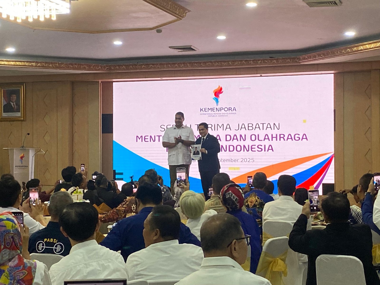 Sertijab Menteri Pemuda dan Olahraga (Menpora) periode 2025–2029 dari Dito Ariotedjo kepada Erick Thohir/Foto Fifi Abdurahman