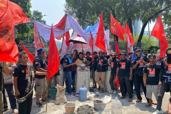 Aksi petani Riau cor badan di momen Hari Tani Nasional/Foto Fifi Abdurahman