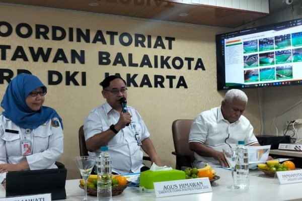 Direktur Utama Perumda Pasar Jaya Agus Himawan, Asisten Perekonomian dan Keuangan Sekda DKI Jakarta Suharini Eliawati dan Anggota DPRD DKI Pandapotan Sinaga dalam diskusi Balkoters Talk/Foto Istimewa