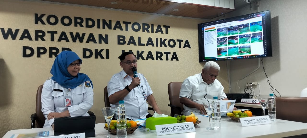 Direktur Utama Perumda Pasar Jaya Agus Himawan, Asisten Perekonomian dan Keuangan Sekda DKI Jakarta Suharini Eliawati dan Anggota DPRD DKI Pandapotan Sinaga dalam diskusi Balkoters Talk/Foto Istimewa