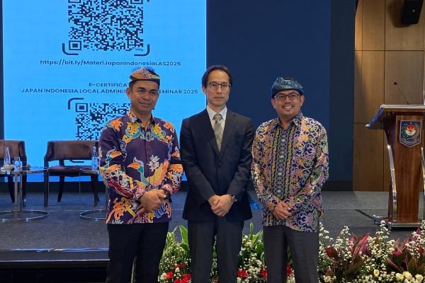 Pj Sekda Kaltara Bustan, Plt Sekretaris DPMPTSP Kaltara Rahman Putrayani, dan pihak Jepang usai acara Seminar Internasional Jepang-Indonesia/Foto Fifi Abdurahman