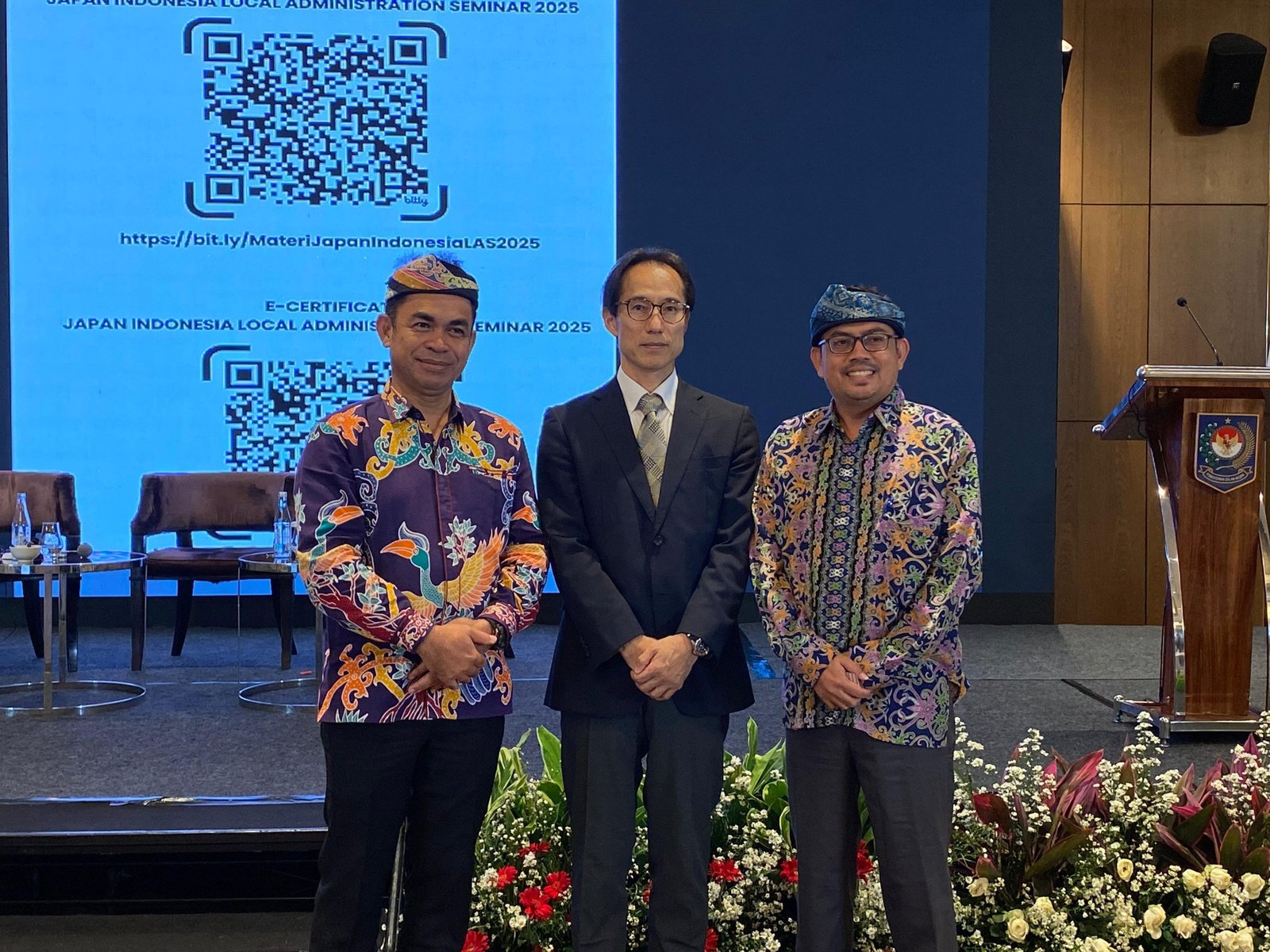 Pj Sekda Kaltara Bustan, Plt Sekretaris DPMPTSP Kaltara Rahman Putrayani, dan pihak Jepang usai acara Seminar Internasional Jepang-Indonesia/Foto Fifi Abdurahman