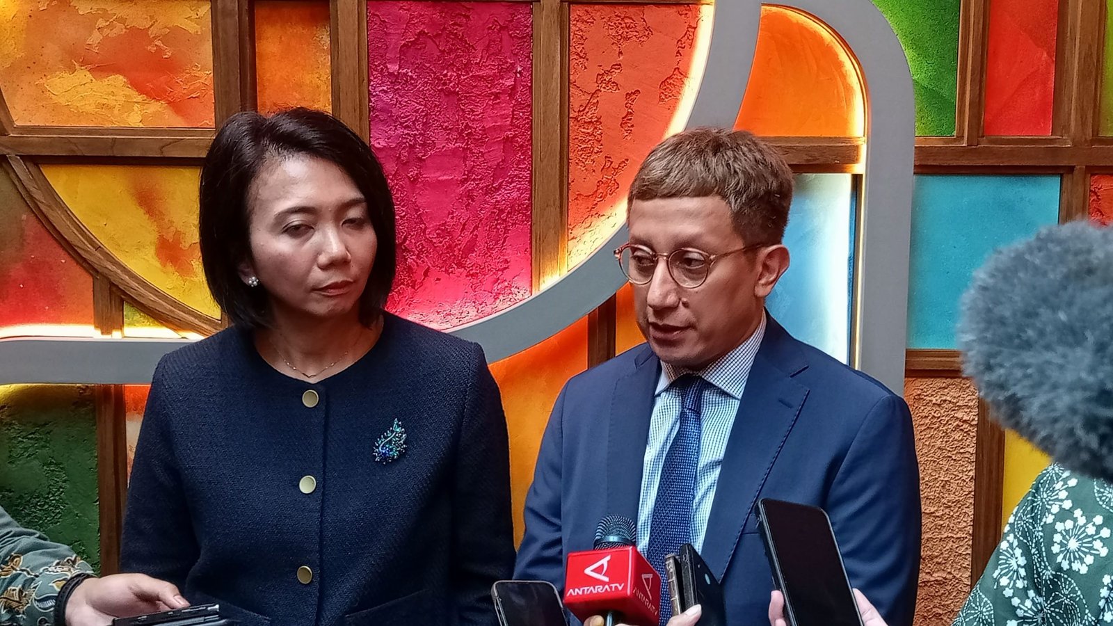 Yvonne Mewengkang & Vahd Nabyl saat memberikan keterangan kepada wartawan di Jakarta, Rabu (17/9). Foto:(GPriority/Rizqi Juned)