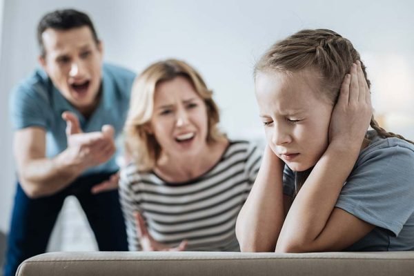 Ilustrasi anak yang tak mau mendengarkan orang tuanya/Foto : Dok. iStock