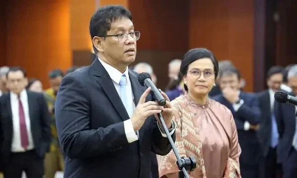 Menkeu Purbaya Yudhi Sadewa saat serah terima jabatan bersama Menteri Keuangan RI sebelumnya, Sri Mulyani/Foto : Dok. Kemenkeu RI