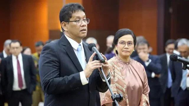 Menkeu Purbaya Yudhi Sadewa saat serah terima jabatan bersama Menteri Keuangan RI sebelumnya, Sri Mulyani/Foto : Dok. Kemenkeu RI