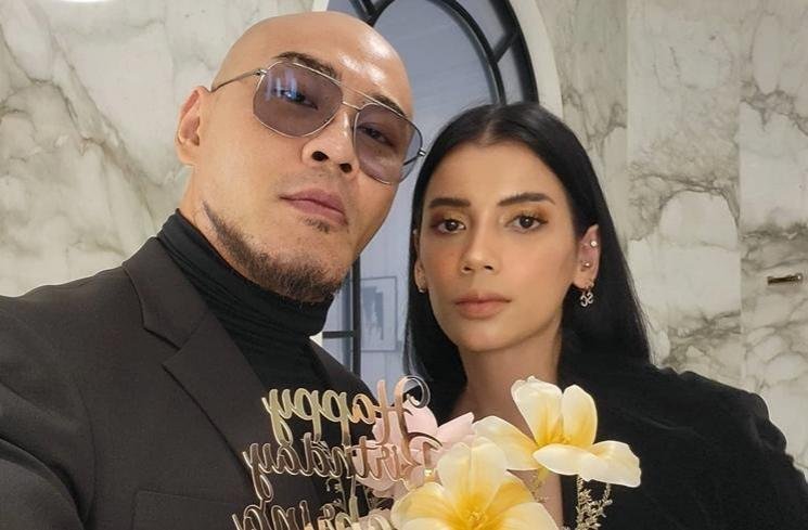 Deddy Corbuzier dan Sabrina Chairunnisa menjadi salah satu pasangan artis yang bercerai di bulan Oktober 2025/Foto : Dok. Instagram @sabrinachairunnisa_
