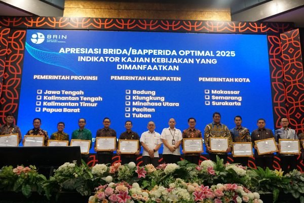 BRIN berikan Apresiasi BRIDA/BAPPERIDA Optimal 2025 kepada 39 pemerintah daerah yang dinilai berhasil mengintegrasikan riset dan inovasi dalam pembangunan berbasis bukti ilmiah/Foto : GPriority (Rizky Dimuharram)