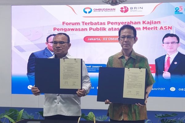 Pihak BRIN (kanan) bersama Ombudsman RI (kiri) sepakat menjalin kerja sama terkait kajian pengawasan sistem merit ASN, pada Kamis (2/10)/Foto : GPriority (Nindya Farhah Azzahrah)