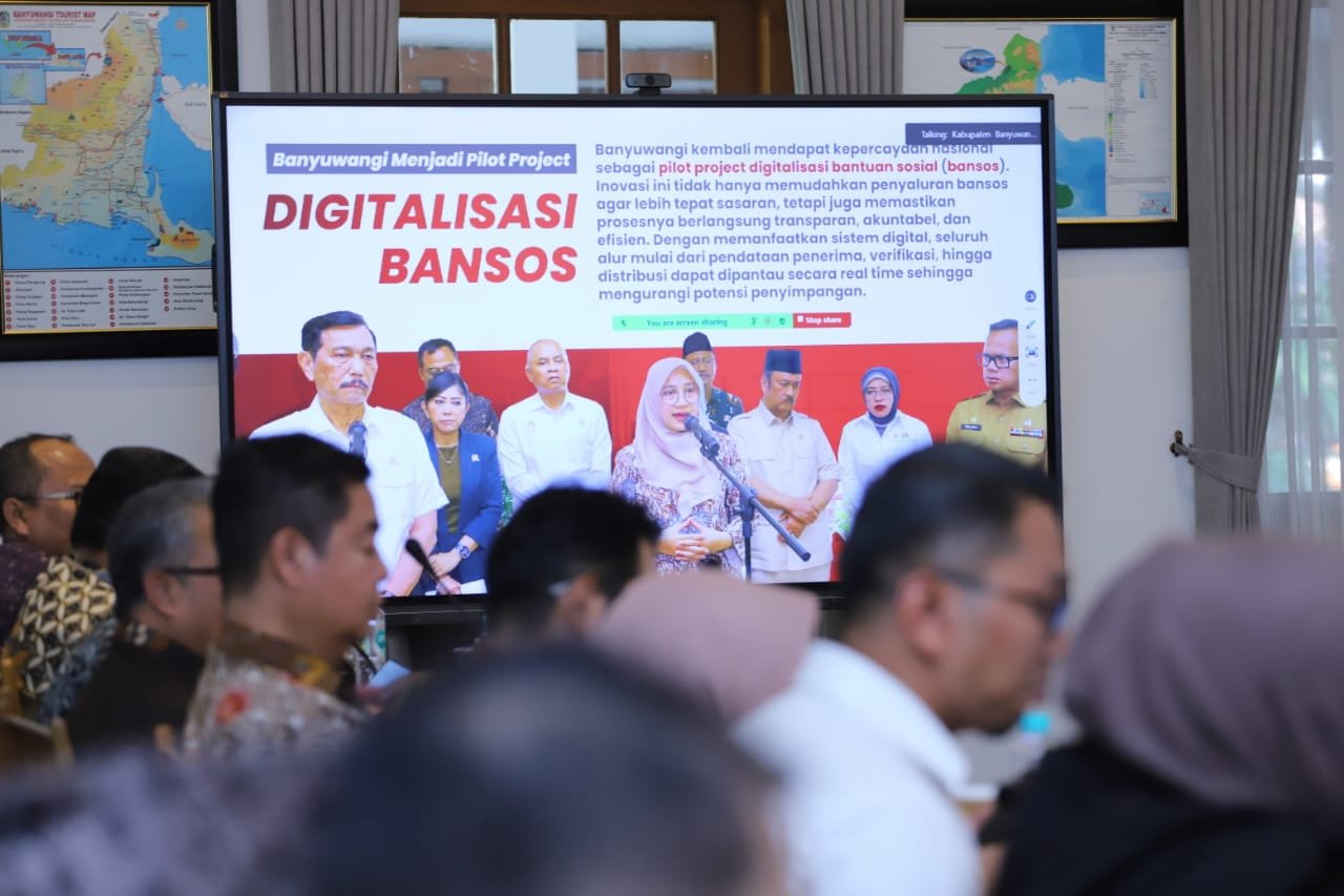 Rapat koordinasi dan uji coba digitalisasi bansos di Kabupaten Banyuwangi, Kamis (2/10). Foto: dok. Kementerian PANRB