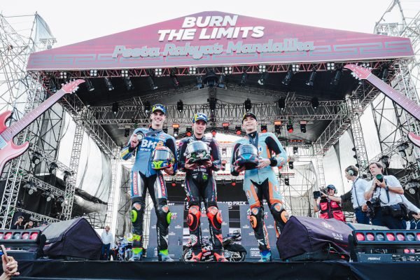 Rider Aprilia Marco Bezzecchi keluar sebagai pemenang pada Sprint Race Pertamina Grand Prix of Indonesia 2025. Foto: Dok.Kemenpora