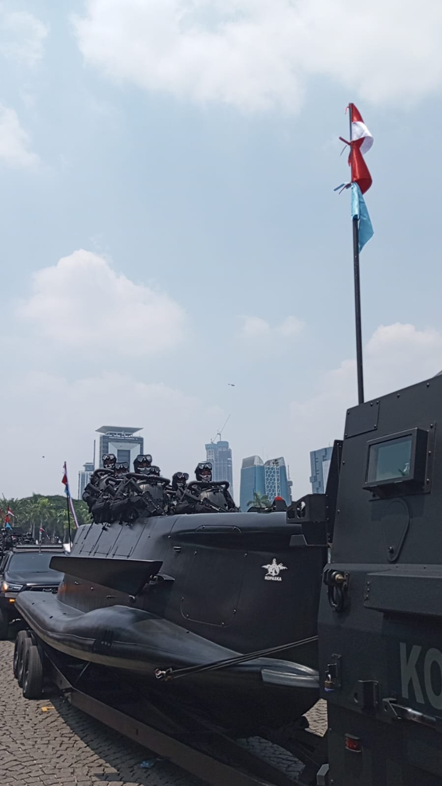 Parade alutsista di HUT ke-80 TNI di Kawasan Monas, Jakarta, Minggu (5/10). Foto: GPriority/Dimas A Putra