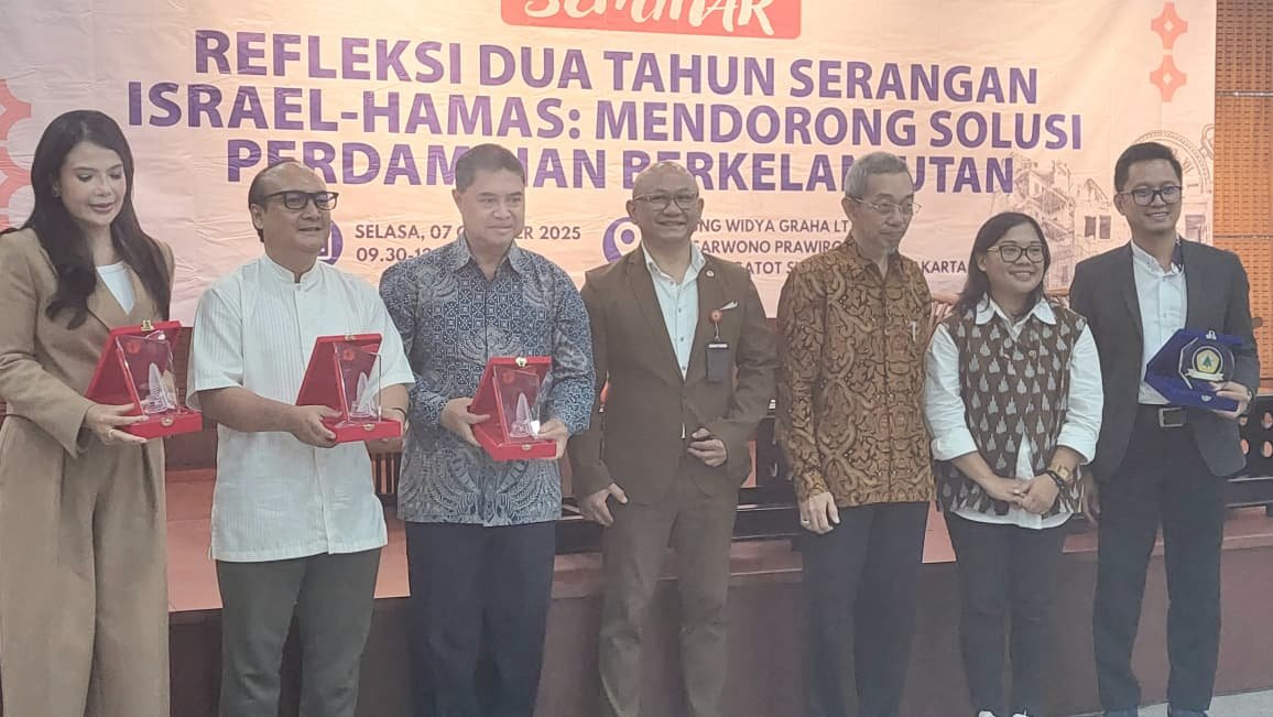 Para narasumber dalam diskusi bertajuk “Refleksi Dua Tahun Serangan Israel - Hamas: Mendorong Solusi Perdamaian Berkelanjutan” yang berlangsung di Kampus BRIN, Selasa (7/10)/Foto : GPriority (Nindya Farhah Azzahrah)