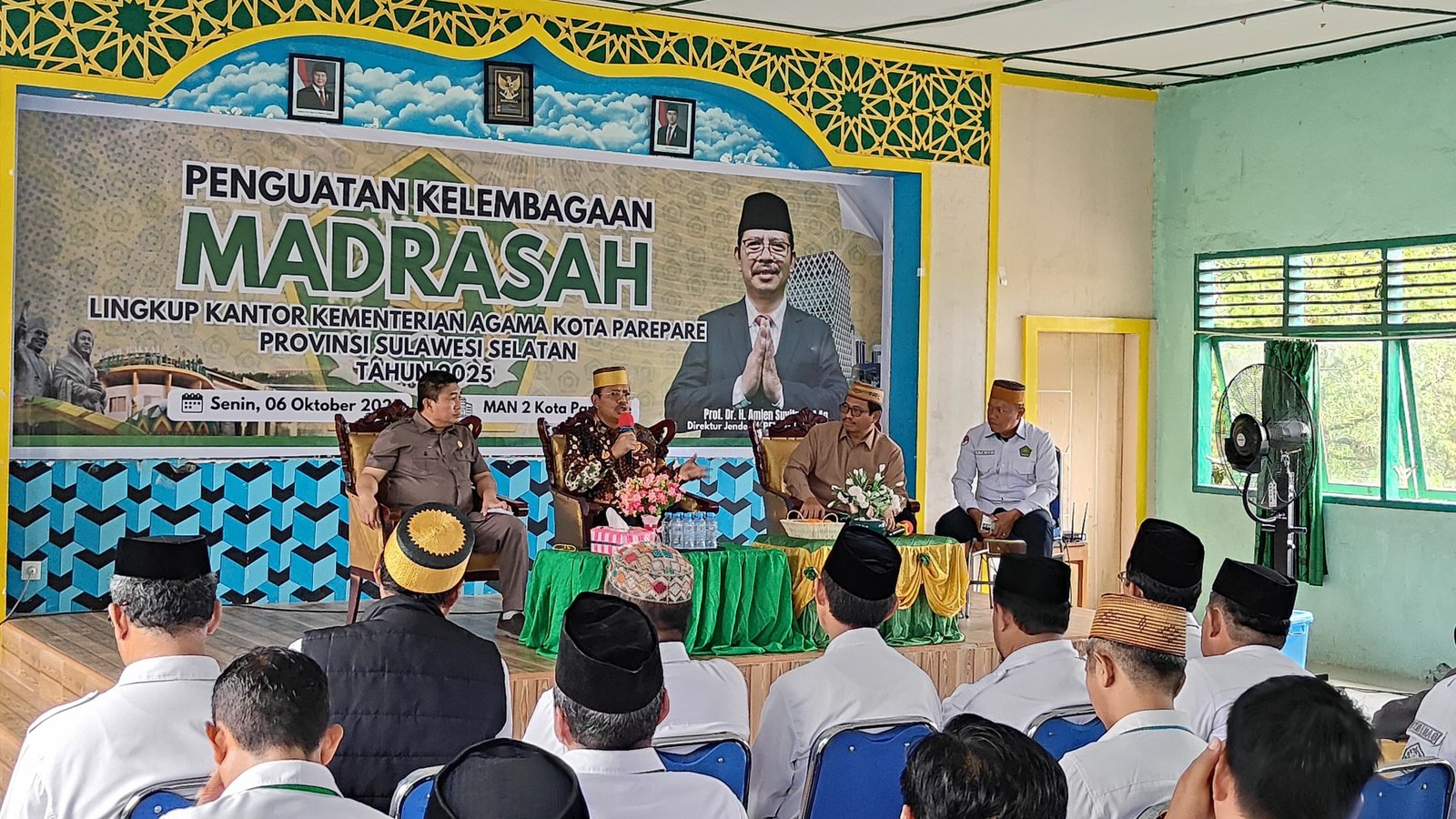 Direktur Jenderal Pendidikan Islam Kementerian Agama Republik Indonesia (Dirjen Pendis Kemenag RI), Prof. Dr. H. Amien Suyitno, M.Ag., melakukan kunjungan kerja ke Kota Parepare, Sulawesi Selatan, pada Senin (6/10). Foto: dok.pribadi