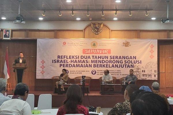 Nostalgiawan Wahyudi, M.A selaku Peneliti Pusat Riset Politik BRIN (Badan Riset dan Inovasi Nasional) saat menjadi narasumber dalam agenda diskusi publik di Kampus BRIN, Jakarta, Selasa (7/10)/Foto : GPriority (Nindya Farhah Azzahrah)