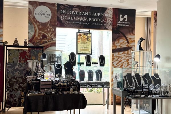 Hotel Ciputra Jakarta menjalin kolaborasi bersama Tjempaka Gading Batik dan Ellyhan Jewelry. Foto: istimewa